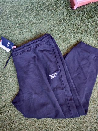 Pantalón chandal Reebok de segunda mano por 20 EUR en Castelldefels en  WALLAPOP