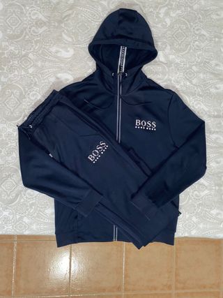Chándal Hugo boss de segunda mano por 230 EUR en Seseña en WALLAPOP