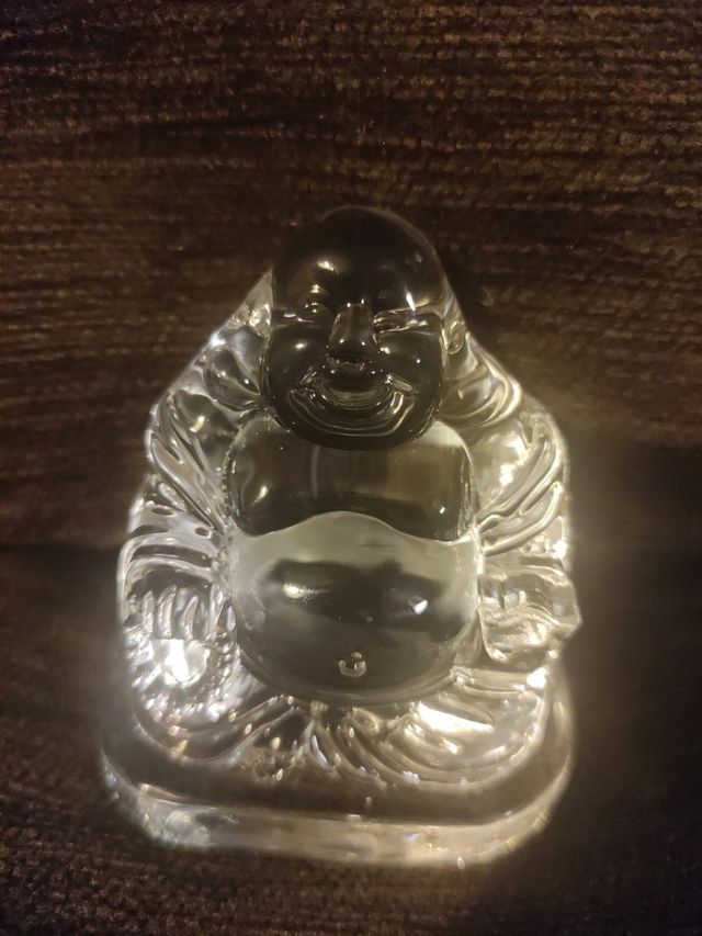 Buda de cristal. en perfecto estado. 6x4 y 7