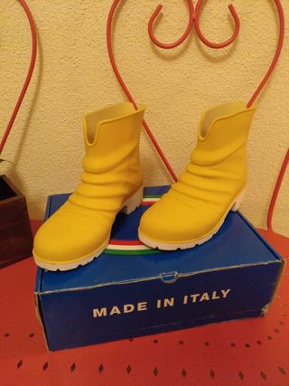 Botas Agua Lluvia Lalú Mujer Amarillas de segunda mano por 30 EUR en Madrid  en WALLAPOP