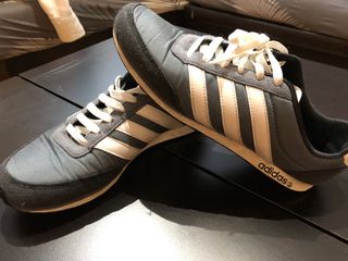 Zapatillas ADIDAS hombre Talla 42 de segunda mano por 15 EUR en Madrid en  WALLAPOP