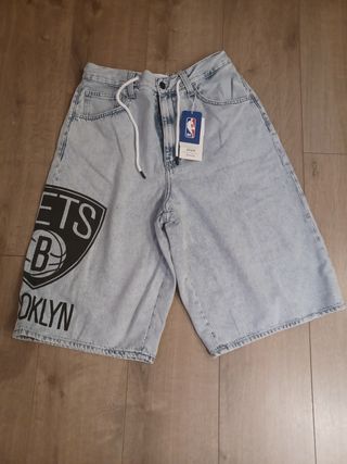 Pantalón vaquero NBA X Bershka.t M de segunda mano por 15 EUR en Valencia  en WALLAPOP