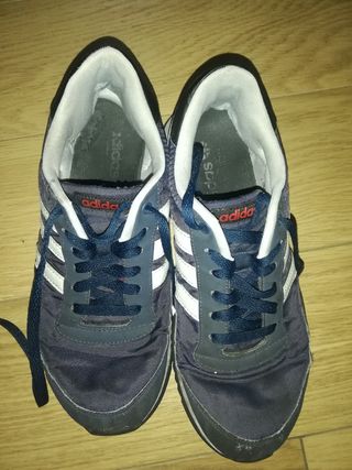 Zapatillas Adidas talla 43 de segunda mano por 6 EUR en Madrid en WALLAPOP