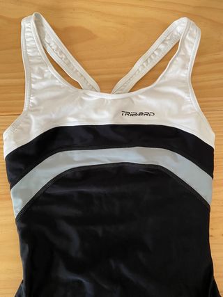 Bañador natación Decathlon talla 40 de segunda mano por 4 EUR en Valencia  en WALLAPOP