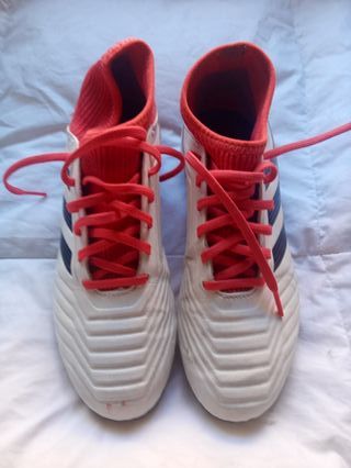 Botas Adidas Predator tacos de futbol de segunda mano por 15 EUR en Sevilla  en WALLAPOP