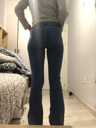 Pantalón vaquero campana Mango de segunda mano por 10,5 EUR en Jerez de la  Frontera en WALLAPOP