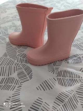 Botas agua talla 26 NUEVAS de segunda mano por 5 EUR en San Sebastián de  Los Reyes en WALLAPOP