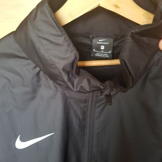 NIKE Academy 18 Rain Jkt Chaqueta Hombre de segunda mano por 30 EUR en  Granollers en WALLAPOP