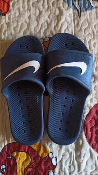 Chanclas Nike talla 37 de segunda mano por 13 EUR en Manises en WALLAPOP