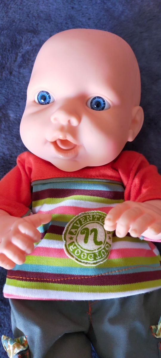 Bebé de juguete niño.