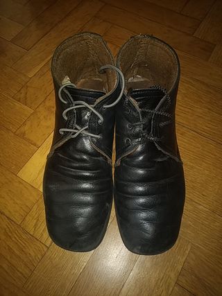 Botas negras de piel talla 38 cómodas y calentitas de segunda mano por 5  EUR en Madrid en WALLAPOP