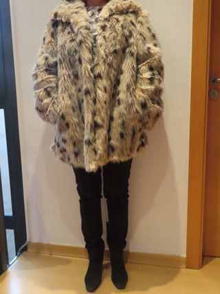 CHAQUETON IMITACION PIEL LEOPARDO de segunda mano por 50 EUR en Les Fonts  en WALLAPOP