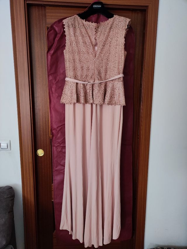 VESTIDO MADRINA de segunda mano por 185 EUR en Fuenlabrada en WALLAPOP