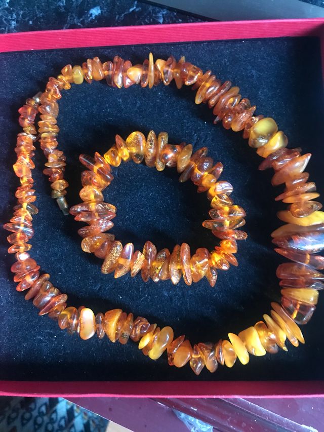 Bracciale e collana in ambra