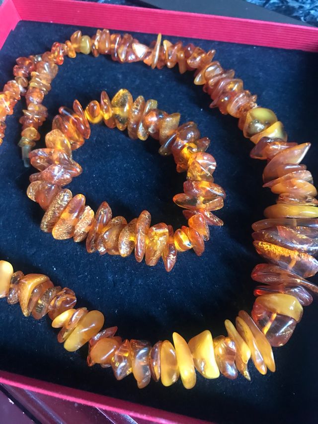 Bracciale e collana in ambra