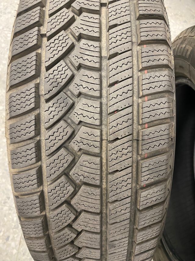 4 neumáticos de nieve.