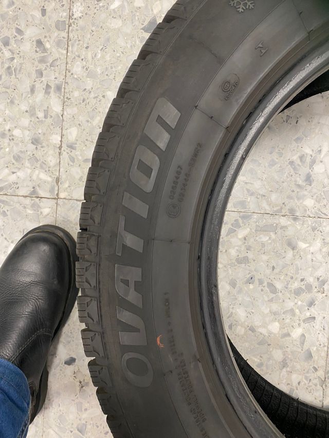 4 neumáticos de nieve.