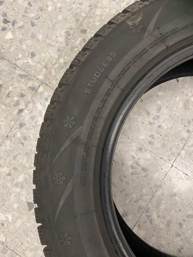 4 neumáticos de nieve.