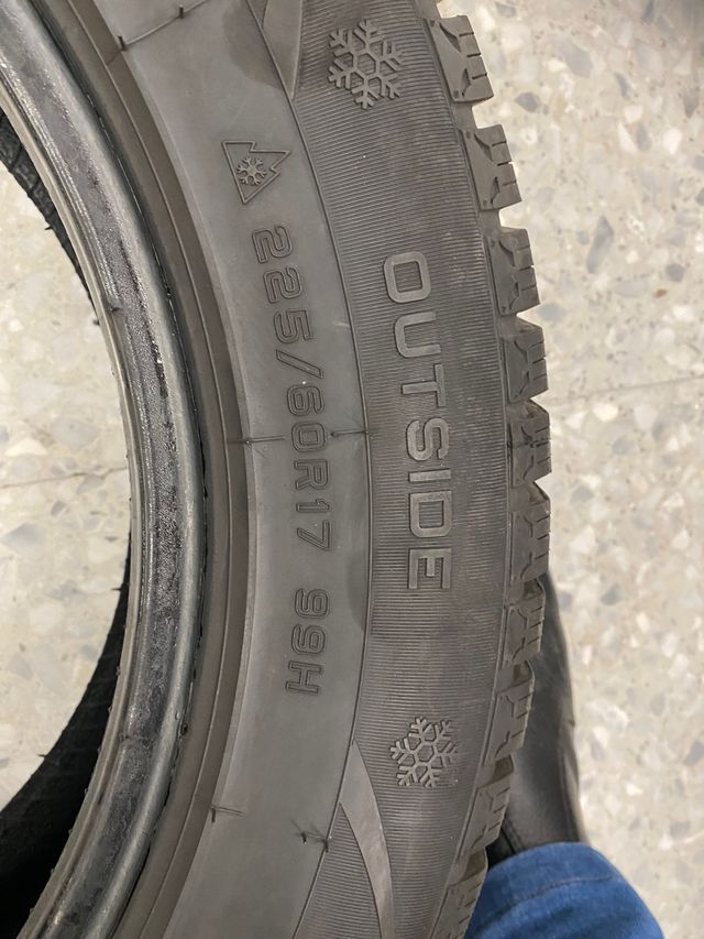 4 neumáticos de nieve.