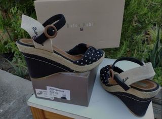 Zapatos\\/cuñas Dulce Rubio de segunda mano por 20 EUR en Ciempozuelos en  WALLAPOP