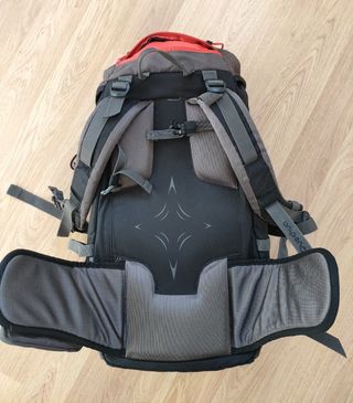Mochila decathlon forclaz 40 litros de segunda mano por 30 EUR en Sevilla  en WALLAPOP