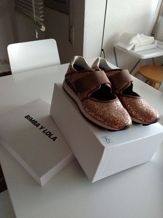 Zapatillas bimba y lola de segunda mano por 35 EUR en Valencia en WALLAPOP