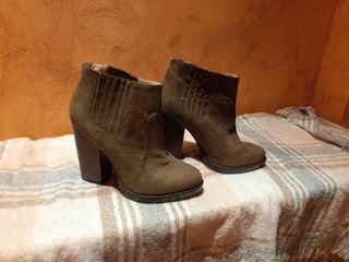 Botines camperos de segunda mano por 9 EUR en Madrid en WALLAPOP
