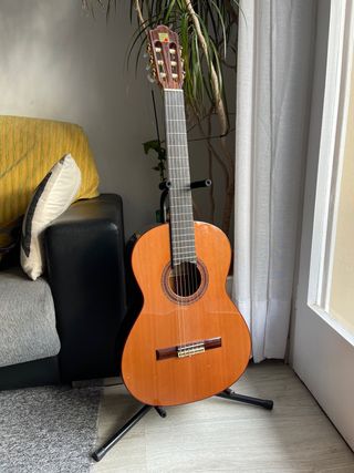 Guitarra Alhambra 4P de segunda mano por 350 EUR en La Pobla de Claramunt  en WALLAPOP