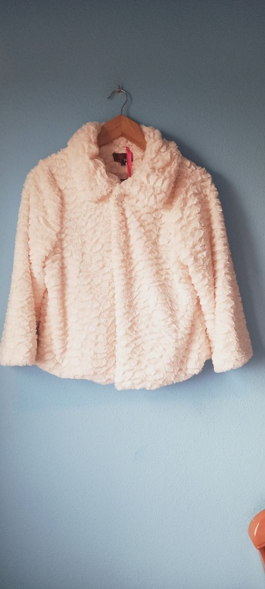 Chaqueta piel sintética de la firma Yumi