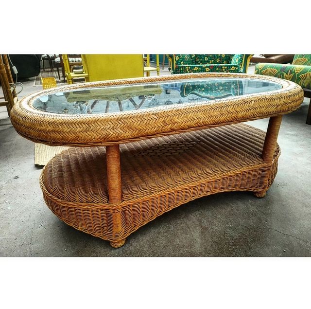 Mesa de centro de mimbre trenzado