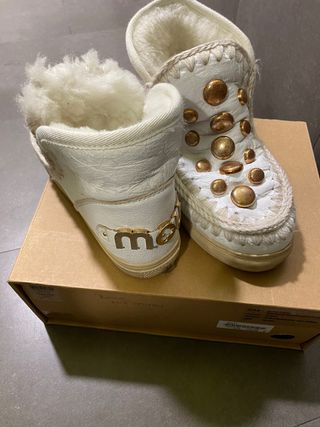 Botas Mou T38 blanco artico con tachuelas de segunda mano por 80 EUR en  Monzón en WALLAPOP