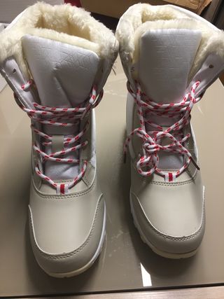 Botas de nieve mujer de segunda mano por 30 EUR en San Isidro del Pinar en  WALLAPOP