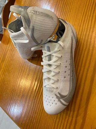 Botas de fútbol Nike mercurial alta gama de segunda mano por 250 EUR en  Mutxamel en WALLAPOP