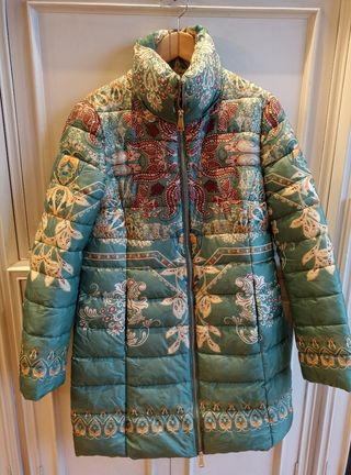 FLY LUXURY Chaqueta Anorak Abrigo tipo plumón de segunda mano por 65 EUR en  Barcelona en WALLAPOP
