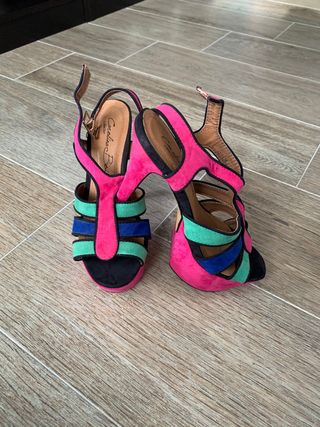 OFERTA!!! Sandalias altas pero muy cómodas de segunda mano por 5 EUR en  Alcoy en WALLAPOP