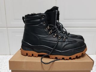 Botines Decimas de segunda mano por 15 EUR en Fuenlabrada en WALLAPOP