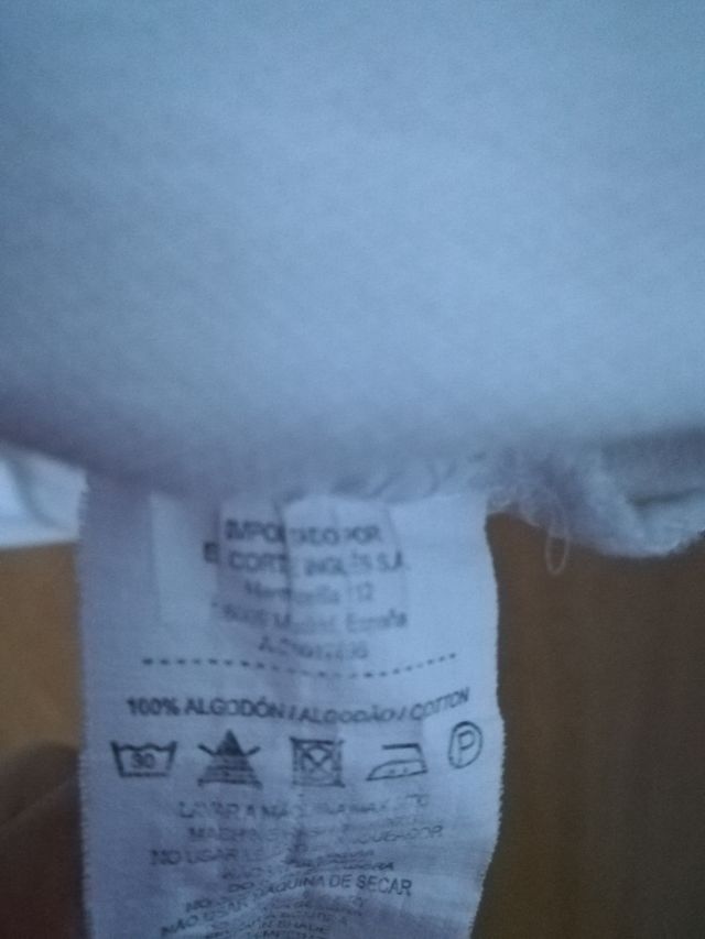 Polo blanco de manga corta. Talla 8 años