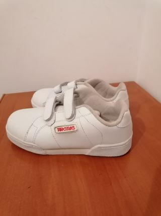Zapatillas blancas t 35 de segunda mano por 6 EUR en Puerto Lumbreras en  WALLAPOP