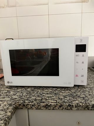 Microondas Lg MH6535GIB grill 900w de segunda mano por 50 EUR en Mataró en  WALLAPOP