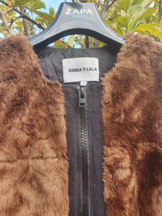 Abrigo nuevo Bimba y lola L marrón pelo sintético de segunda mano por 40  EUR en Madrid en WALLAPOP