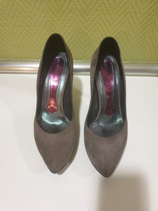 Zapatos salón Magrit de segunda mano por 27 EUR en Madrid en WALLAPOP