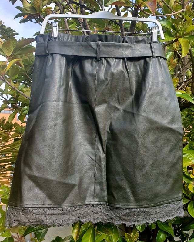 Falda de Molly Bracket caqui piel con encajr