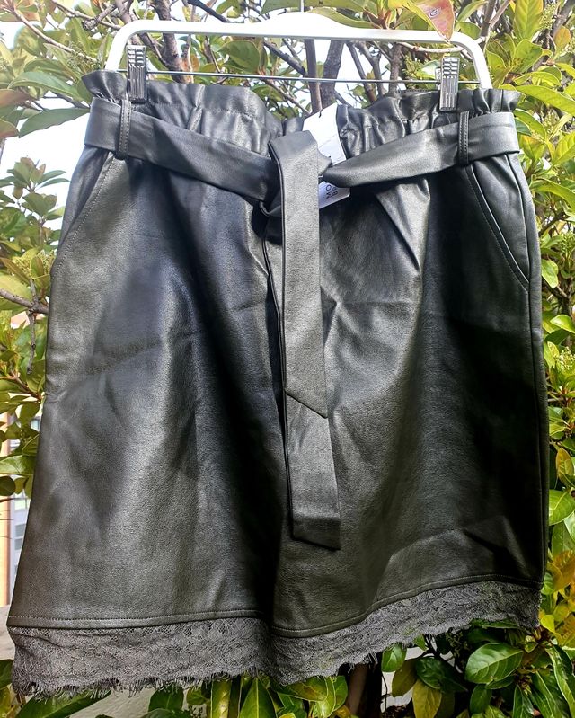 Falda de Molly Bracket caqui piel con encajr