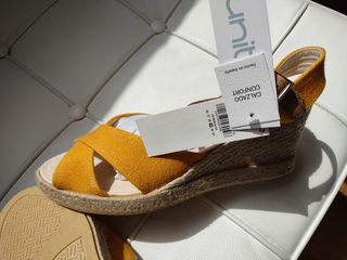 Alpargatas cuña esparto amarillas de segunda mano por 12 EUR en Alcorcón en  WALLAPOP