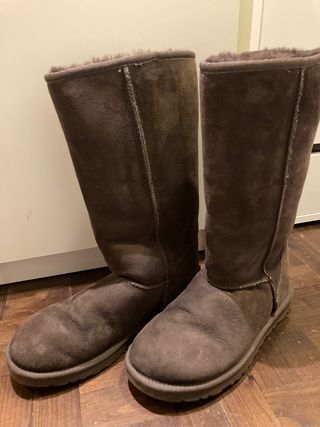 UGG Altas Marrones de segunda mano por 160 EUR en Barcelona en WALLAPOP
