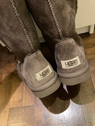 UGG Altas Marrones de segunda mano por 160 EUR en Barcelona en WALLAPOP