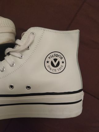 VICTORIA Bambas plataforma de segunda mano por 30 EUR en Barcelona en  WALLAPOP