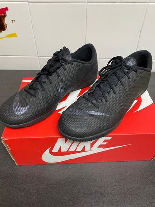 Nike Mercurial Negras Fútbol Sala de segunda mano por 50 EUR en Valladolid  en WALLAPOP