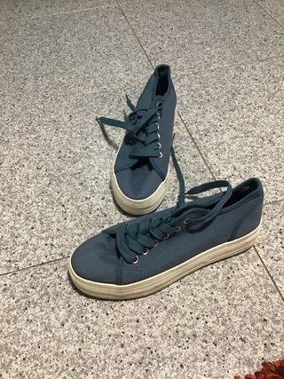 Zapatillas azules con plataforma de segunda mano por 15 EUR en Barcelona en  WALLAPOP