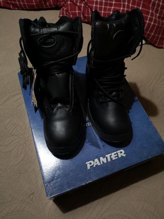 Botas Tacticas Panter talla 40 de segunda mano por 75 EUR en Benalmádena en  WALLAPOP